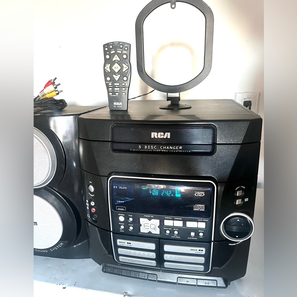 Vintage RCA 5-Disc Charger Player Speaker Remote and Manual RS2620 Conditions - Picture 3 of 7